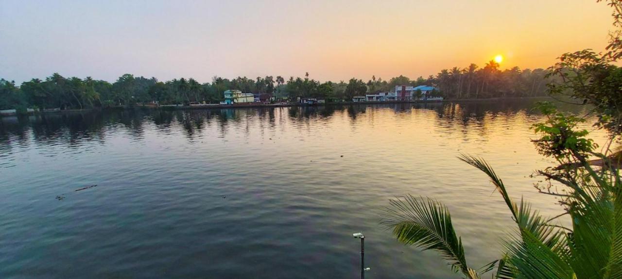 Captains Cabin Backwater Resort Alappuzha Ngoại thất bức ảnh